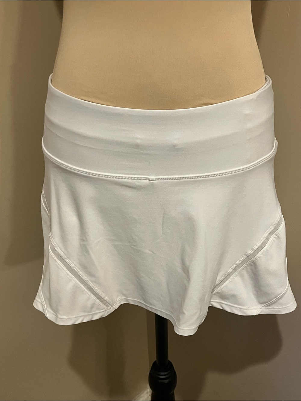 Mondetta White Athletic Circle Skirt Flared Hem, netting diagonal stripes, small